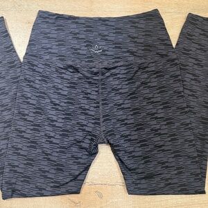Beyond Yoga Black Pattern Print High Waist Leggings | Size M | Made in USA